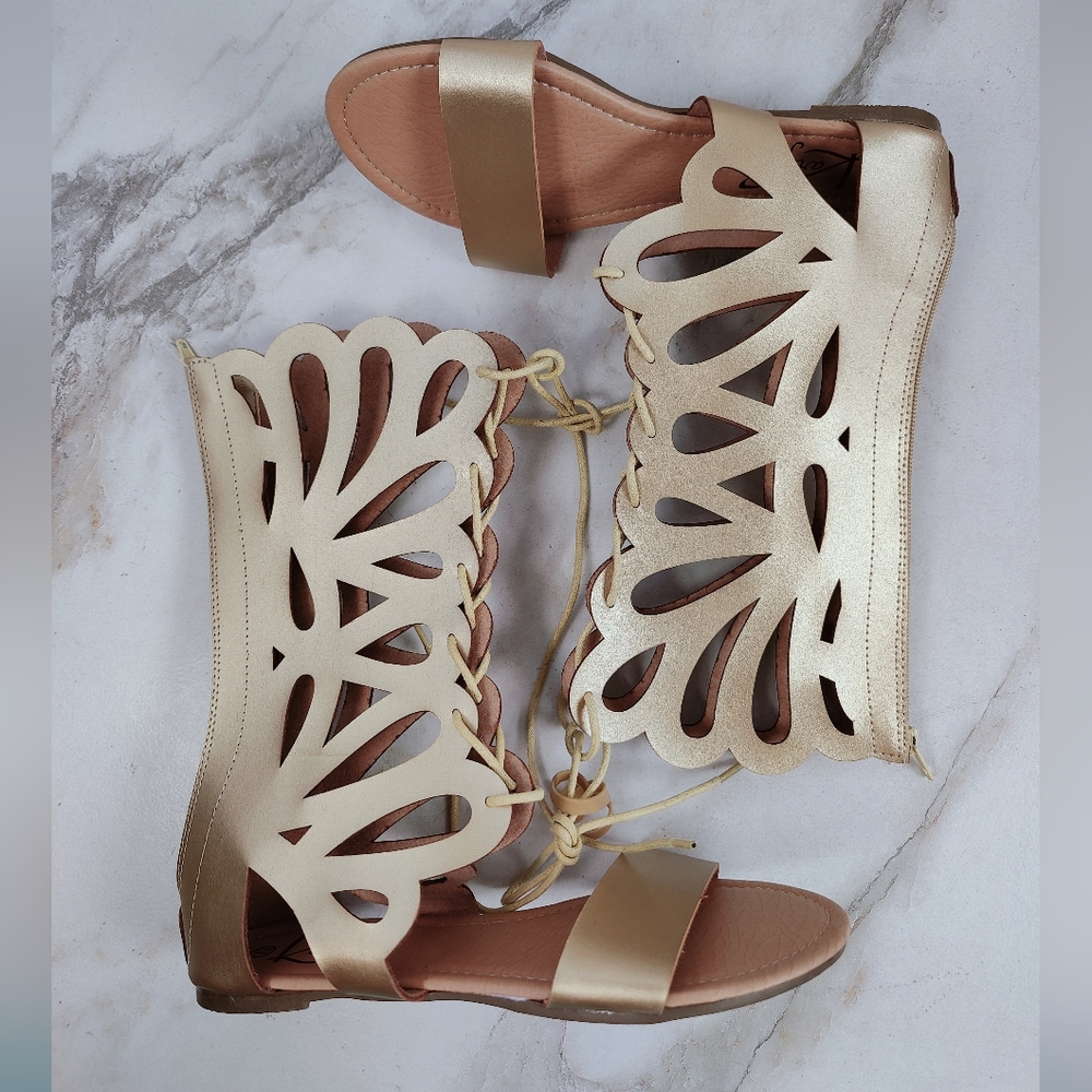 NWOT Karyn's Collection Gold Teardrop Lace Up Calf Wrap Gladiator Sandals, 7.5